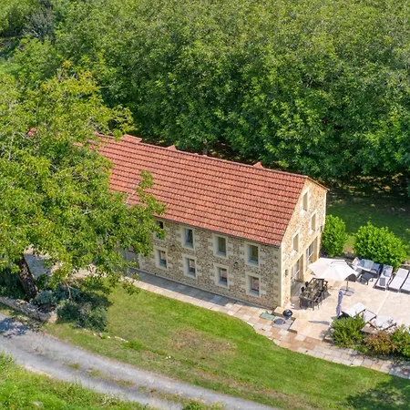 Maison Spacieuse Avec Piscine Privee Et Animaux Acceptes *